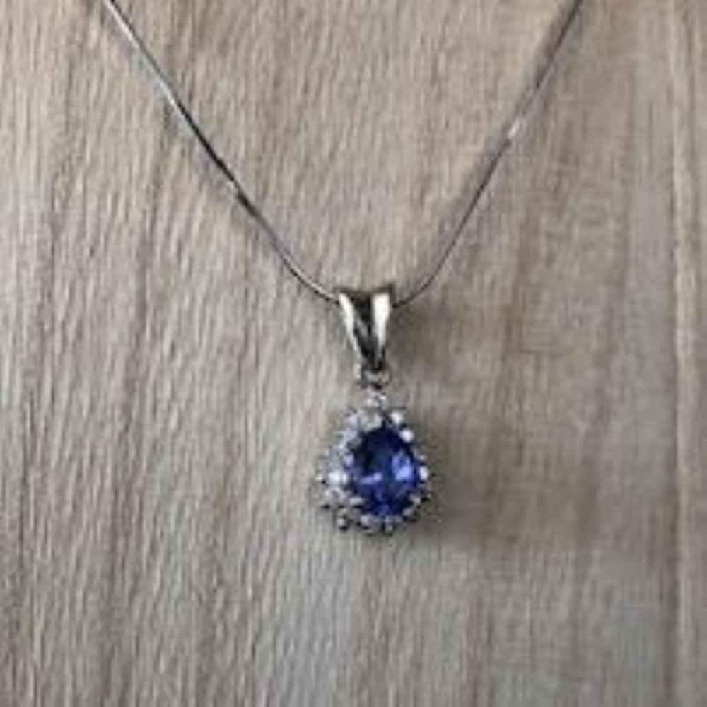 18" 14K white gold necklace & tanzanite pendant